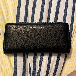 Black Michael KORS wallet